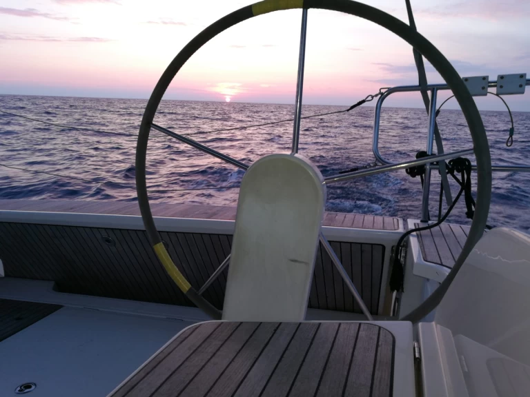 Hyr en Bavaria Cruiser 46 Olbia 