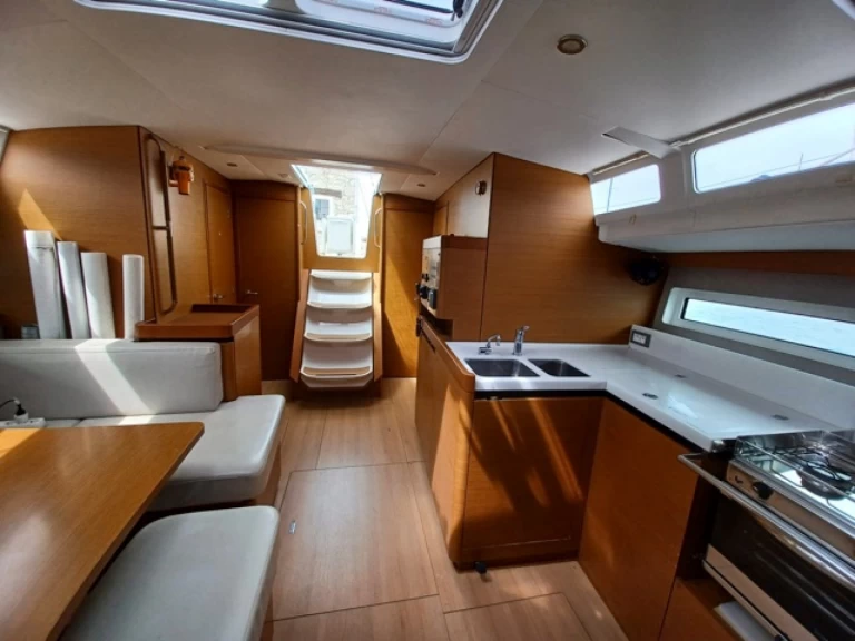 Yacht charter Olbia billig Sun Odyssey 490