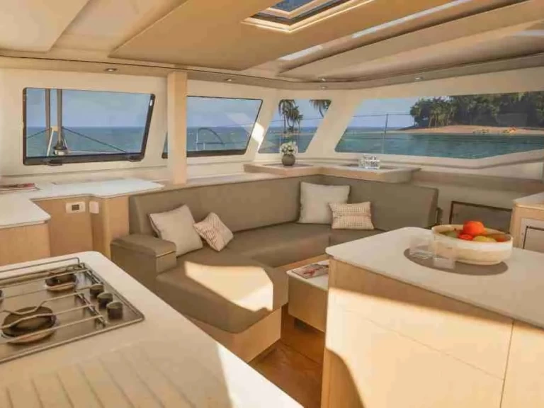Hyr en Fountaine Pajot New 41 Rodi Garganico 