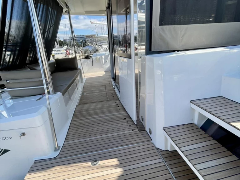 Bali Bali 4.1 charter bareboat eller skeppad i Nidri