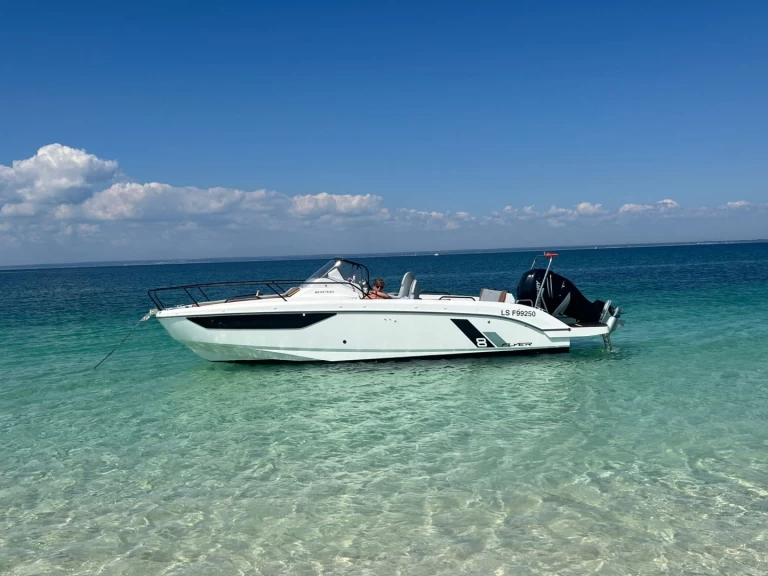 Uthyrning Motorbåt  Bénéteau med en båtlicens 