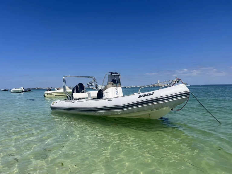 Zodiac Pro Open 650 charter bareboat eller skeppad i La Forêt-Fouesnant