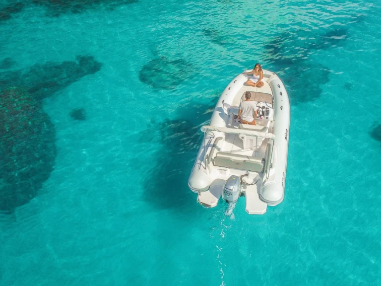 Uthyrning RIB Salpa med en båtlicens 