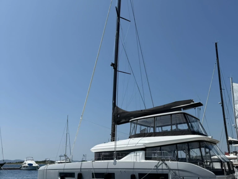 Lagoon Lagoon 60 charter bareboat eller skeppad i Kaštela