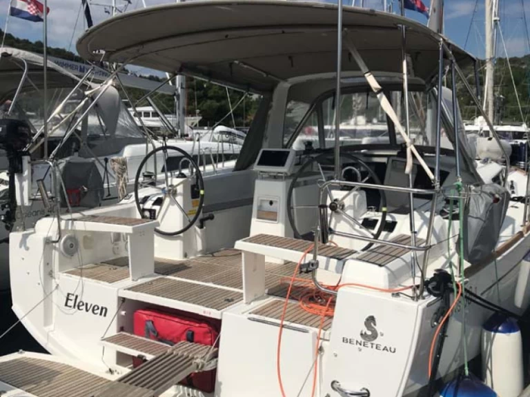 Yacht charter Split  billig Oceanis 38.1