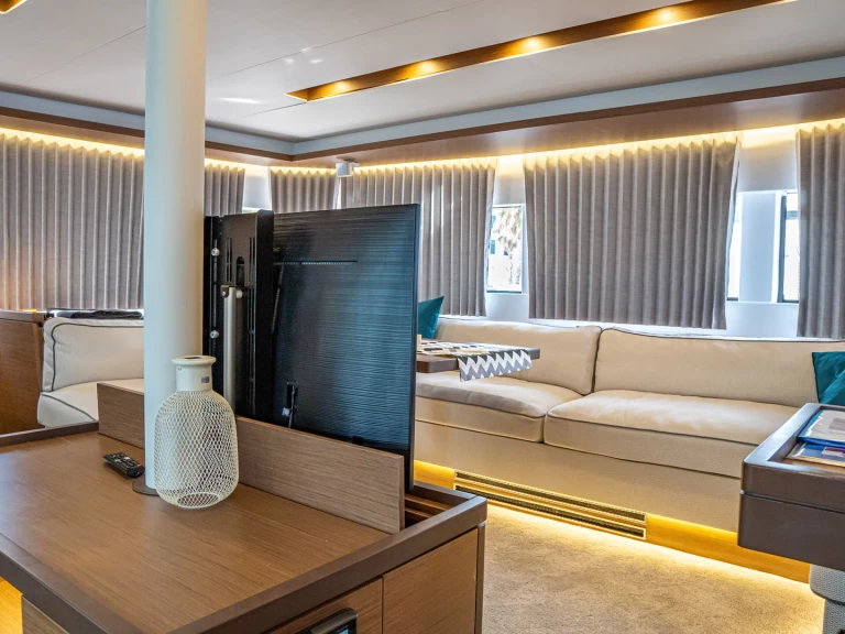 Lagoon Lagoon 50 charter bareboat eller skeppad i Kaštela