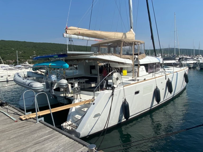 Hyr en Lagoon Lagoon 450 Sport Top Punat 