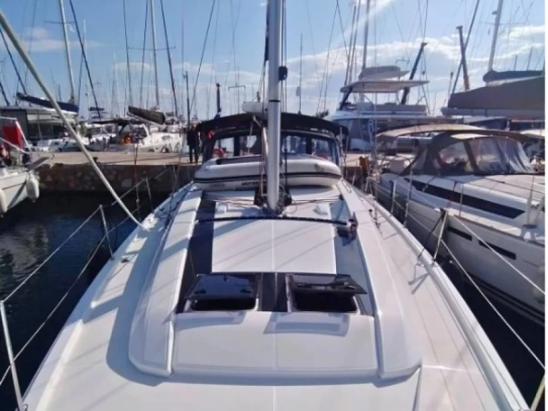 Bénéteau Oceanis 46.1 charter bareboat eller skeppad i Alimos