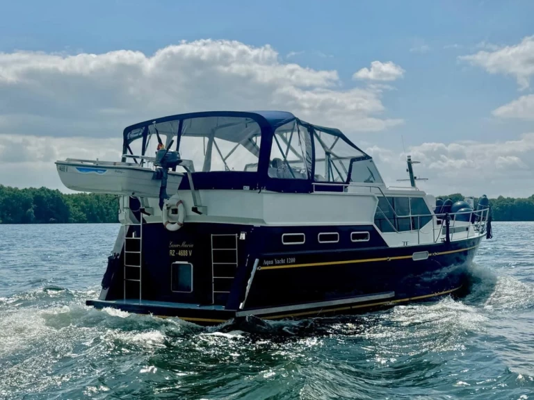 Motoryacht Aqua Yacht 1200 charter bareboat eller skeppad i Waren (Müritz)