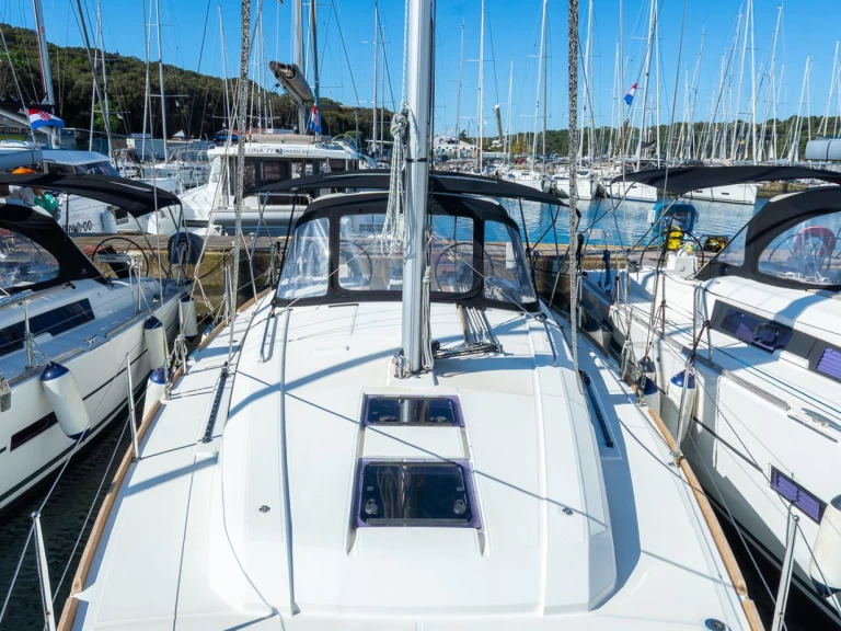 Yacht charter Pula  billig Oceanis 38.1