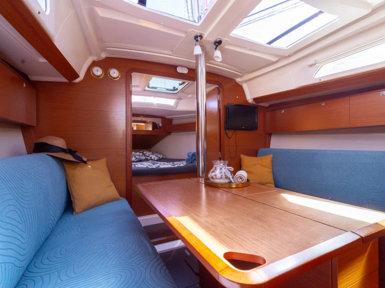 Segelbåt  för uthyrning Pula  till det bästa priset 