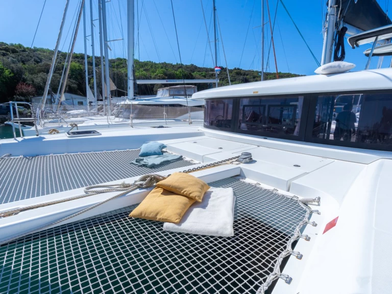 Lagoon Lagoon 42 charter bareboat eller skeppad i Pula 
