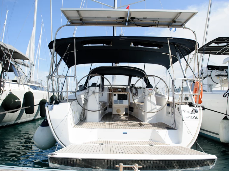 Bavaria Bavaria 40 Cruiser charter bareboat eller skeppad i Kavála