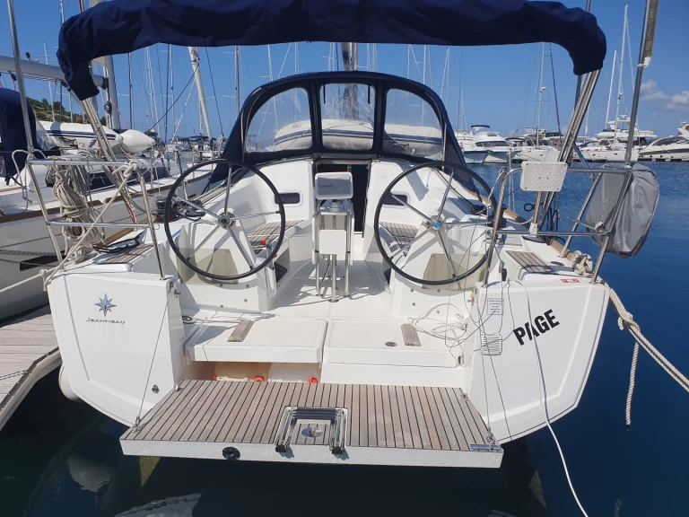 Jeanneau Sun Odyssey 349 charter bareboat eller skeppad i Drage