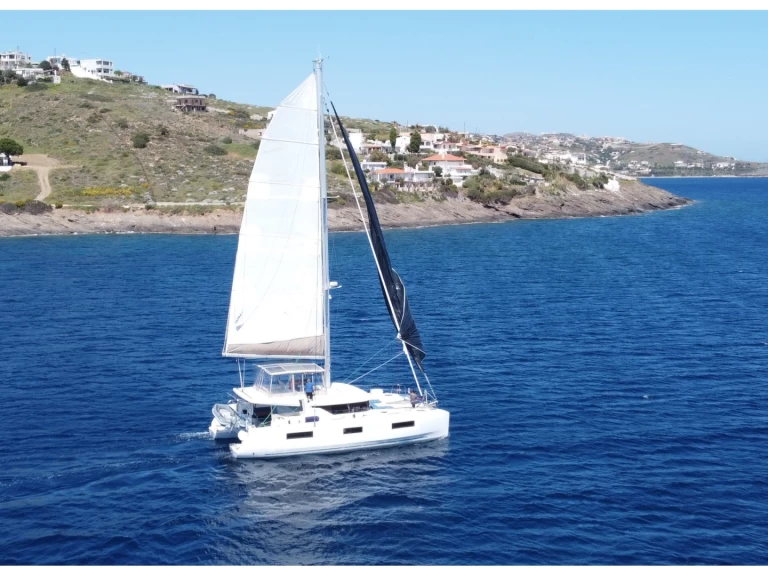 Lagoon Lagoon 46 charter bareboat eller skeppad i Lavrio
