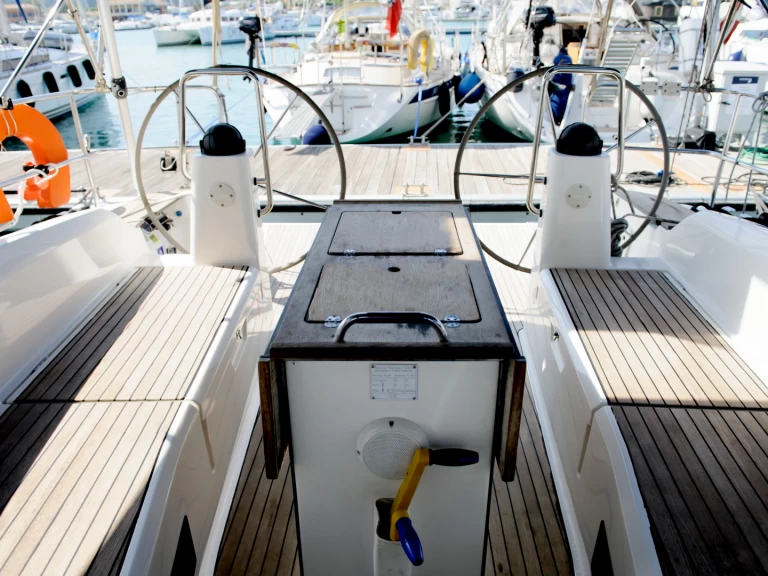 Uthyrning Segelbåt  Bavaria med en båtlicens 