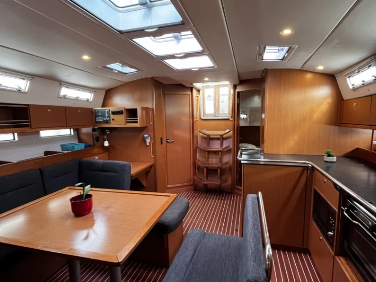 Uthyrning Segelbåt  Bavaria med en båtlicens 