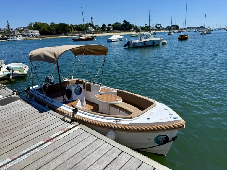 Hyr en Silver Yacht Silver 495 Combrit 