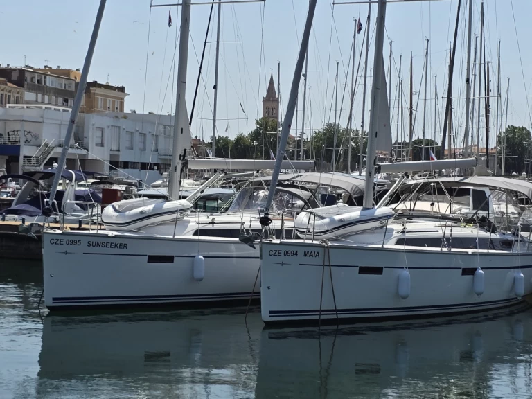 Bavaria Cruiser 37 charter bareboat eller skeppad i Zadar