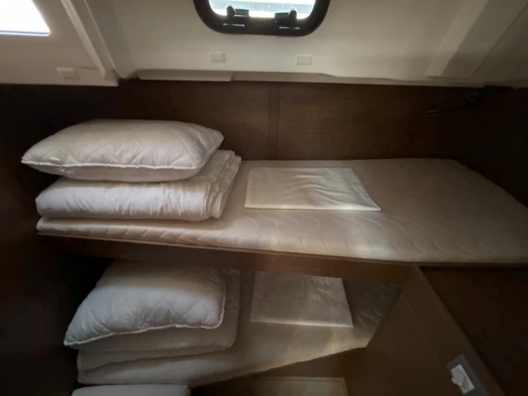 Uthyrning Segelbåt  Bénéteau med en båtlicens 