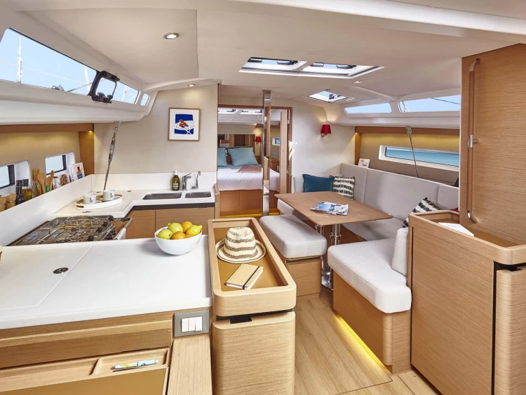 Hyr en Jeanneau Sun Odyssey 440 Alimos 