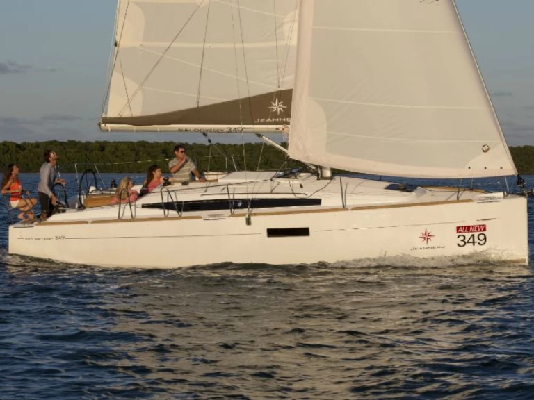 Jeanneau Sun Odyssey 349 charter bareboat eller skeppad i Punat