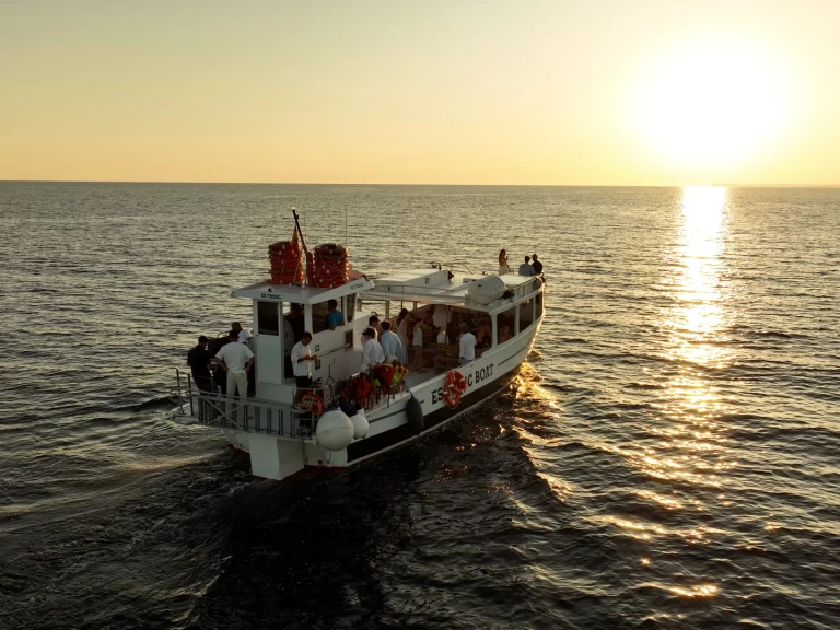 ASTILLEROS Y VARADEROS DE TARRAGONA Modelo 1 charter bareboat eller skeppad i Colònia de Sant Jordi