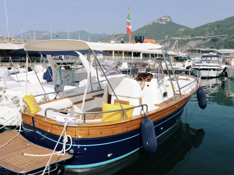 Fratelli Aprea Sorrento 7,50 open cruise charter bareboat eller skeppad i Salerno
