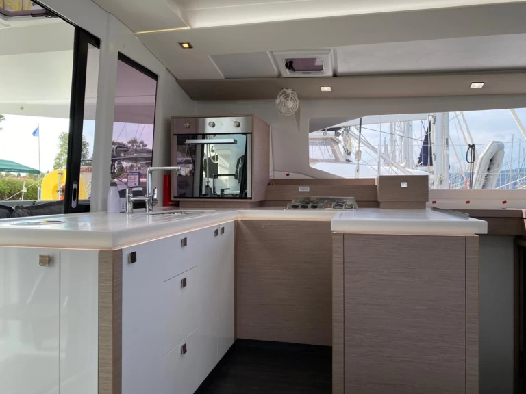 Båtuthyrning Fountaine Pajot Astrea 42 i Níkiti på Samboat 