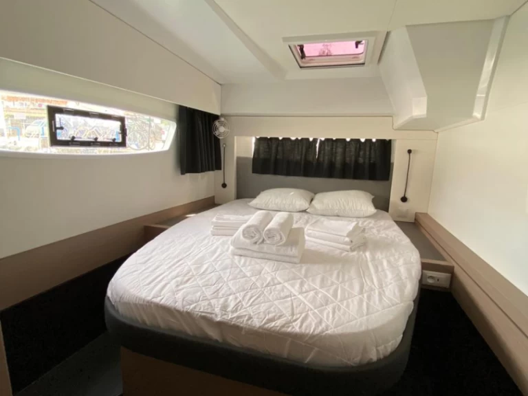 Uthyrning Katamaran  Fountaine Pajot med en båtlicens 