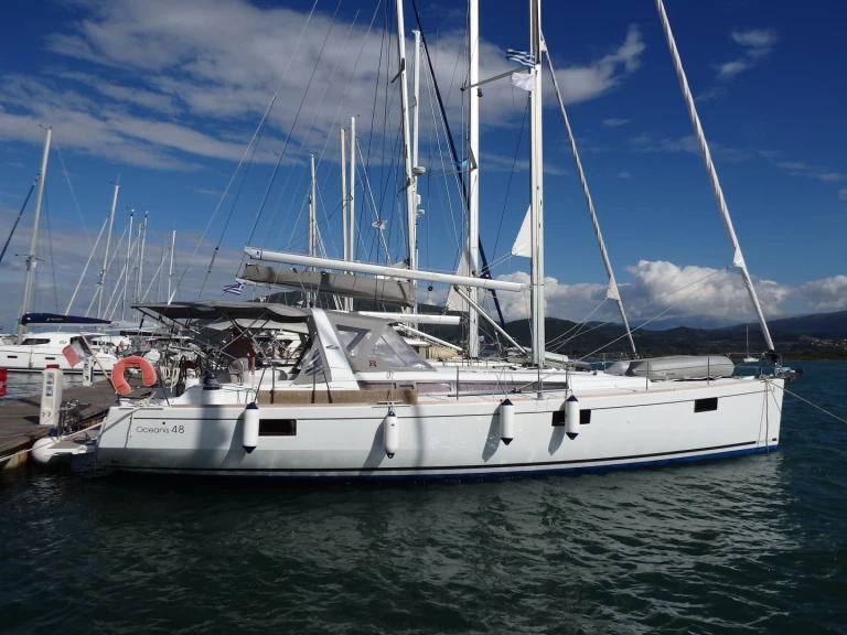 Bénéteau Oceanis 48 charter bareboat eller skeppad i Lefkáda
