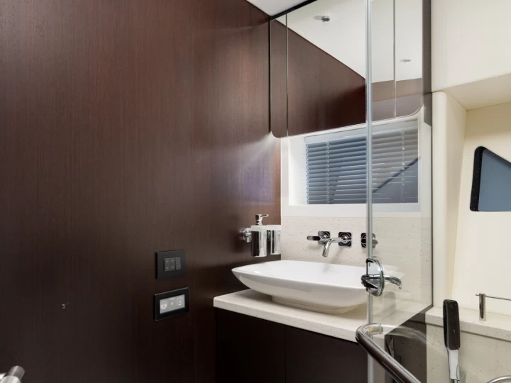 Sunseeker Sunseeker 65 charter bareboat eller skeppad i Split 