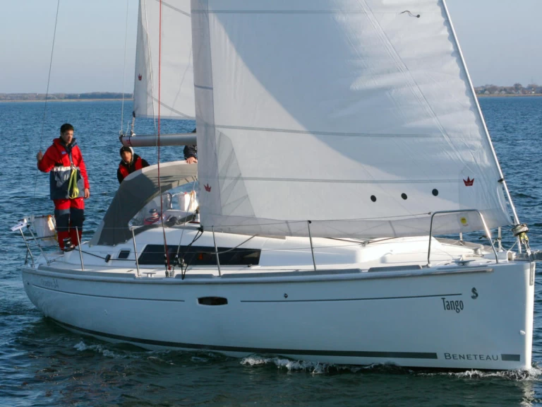 Bénéteau Oceanis 34.2 charter bareboat eller skeppad i Heiligenhafen