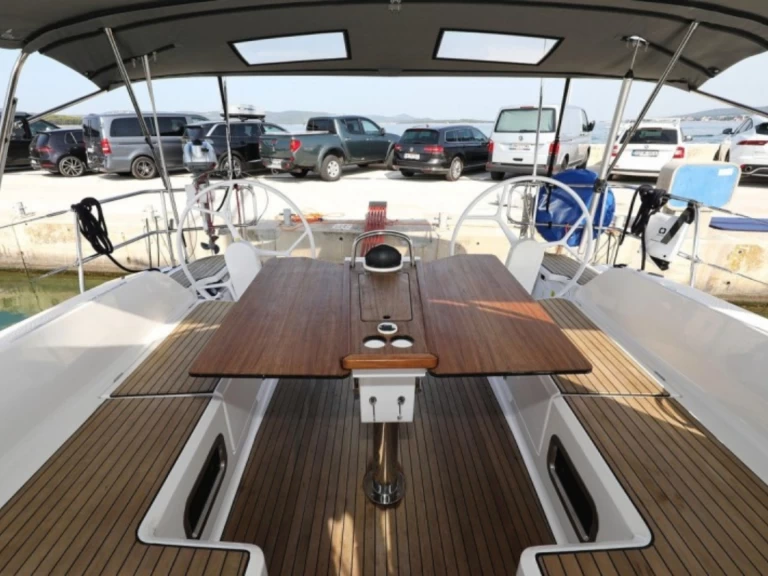 Hyra Segelbåt  med eller utan skeppare Bavaria Biograd Na Moru 