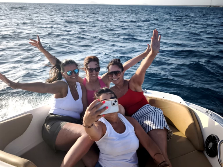 Hyr en Sea Ray SPX 210 Sal Island 