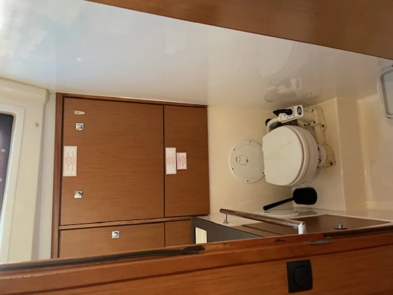 Bavaria Cruiser 46 charter bareboat eller skeppad i Angra do Heroísmo