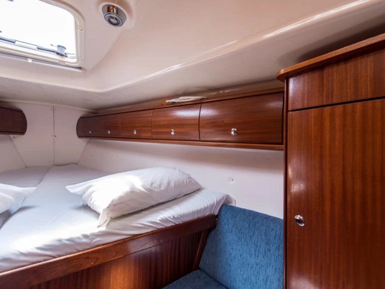 Hyra Segelbåt  med eller utan skeppare Bavaria Sámi 