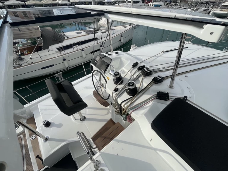 Yacht charter Lefkáda billig Lagoon 43