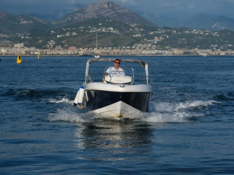 Orizzonti Syros 190 charter bareboat eller skeppad i Cetara