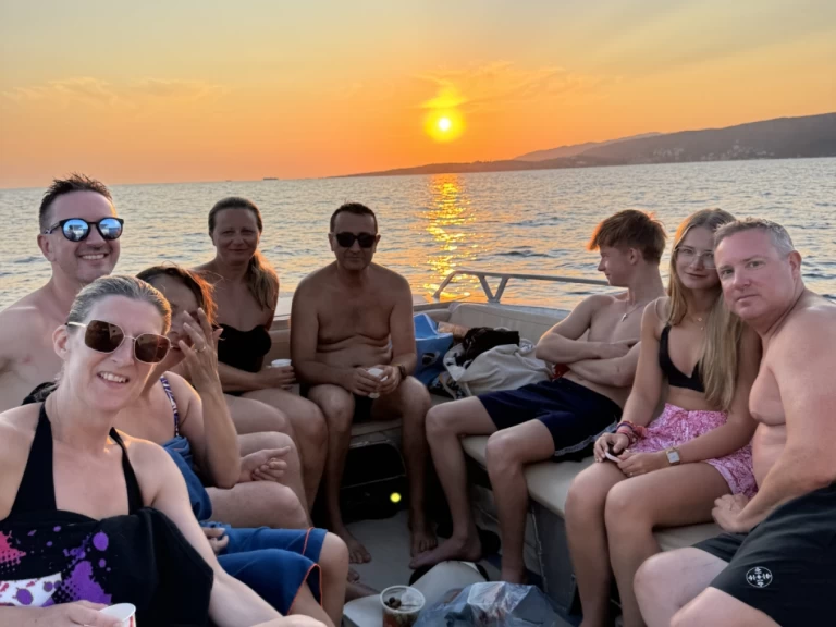 Francqueville F860 charter bareboat eller skeppad i Propriano