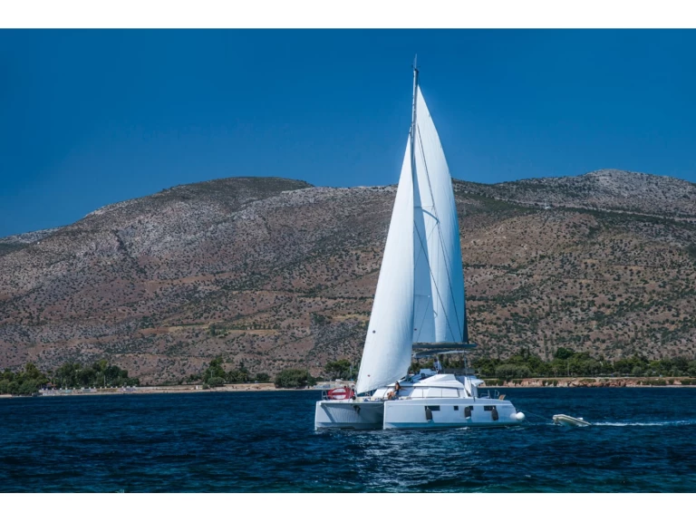 Nautitech Nautitech 46 Fly charter bareboat eller skeppad i Lavrio