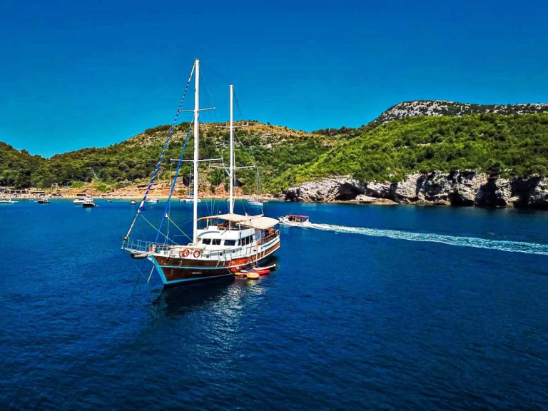  Gulet charter bareboat eller skeppad i Šibenik 