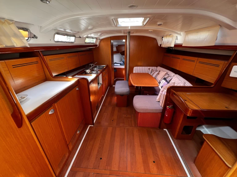 Hyra Segelbåt  med eller utan skeppare Bénéteau Vlycho 