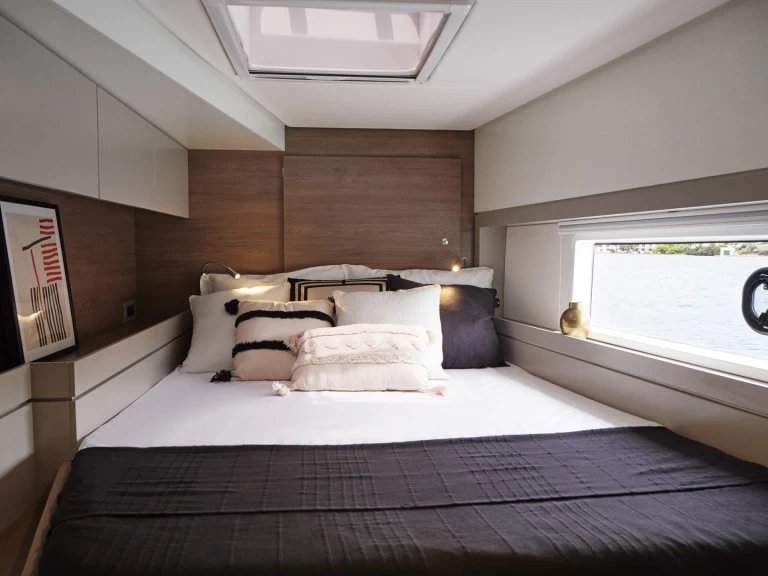 Bali Bali 4.4 charter bareboat eller skeppad i Rogoznica