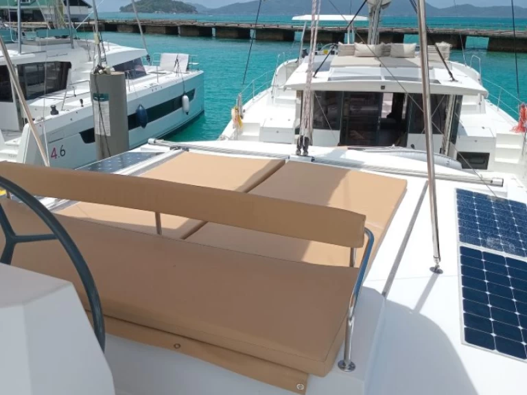 Yacht charter Praslin Island billig Bali 4.5