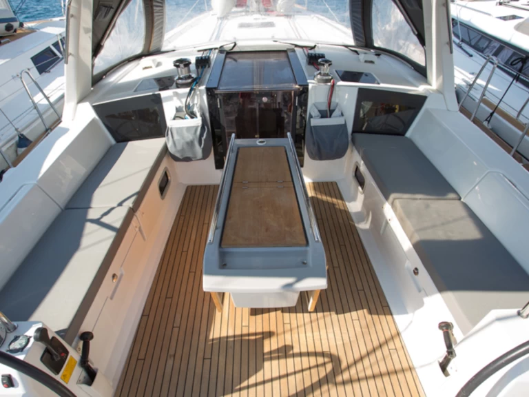 Hyr en Bénéteau Oceanis 45 Lefkáda 