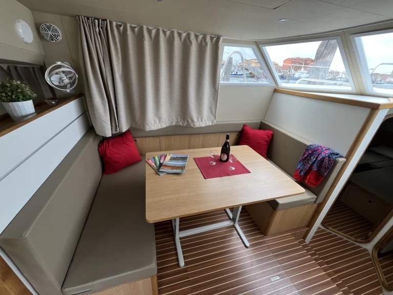 Tip-Top PLUS charter bareboat eller skeppad i Chioggia