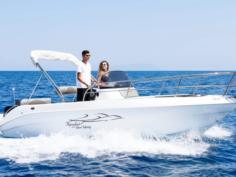 Uthyrning Motorbåt  Aquabat med en båtlicens 