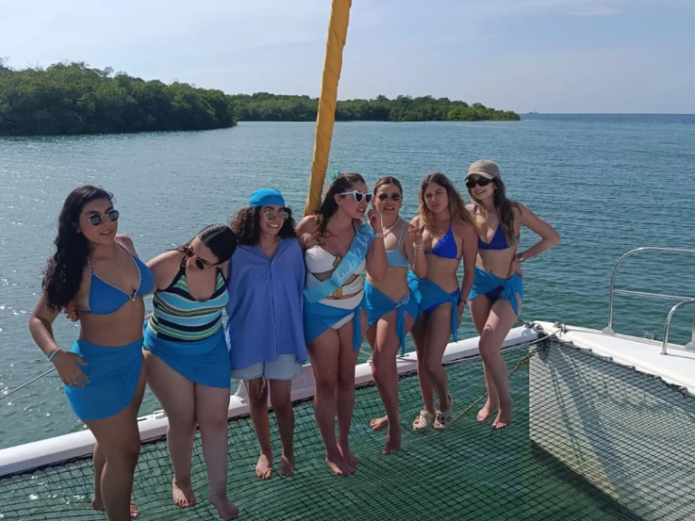 Fountaine Pajot Lavezzi 40 charter bareboat eller skeppad i Cartagena