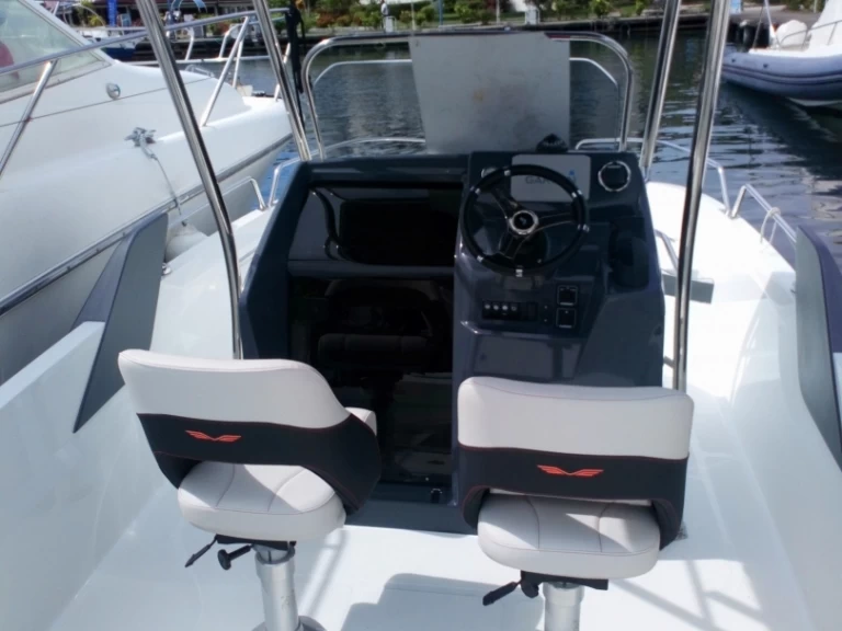 Uthyrning Motorbåt  Bénéteau med en båtlicens 